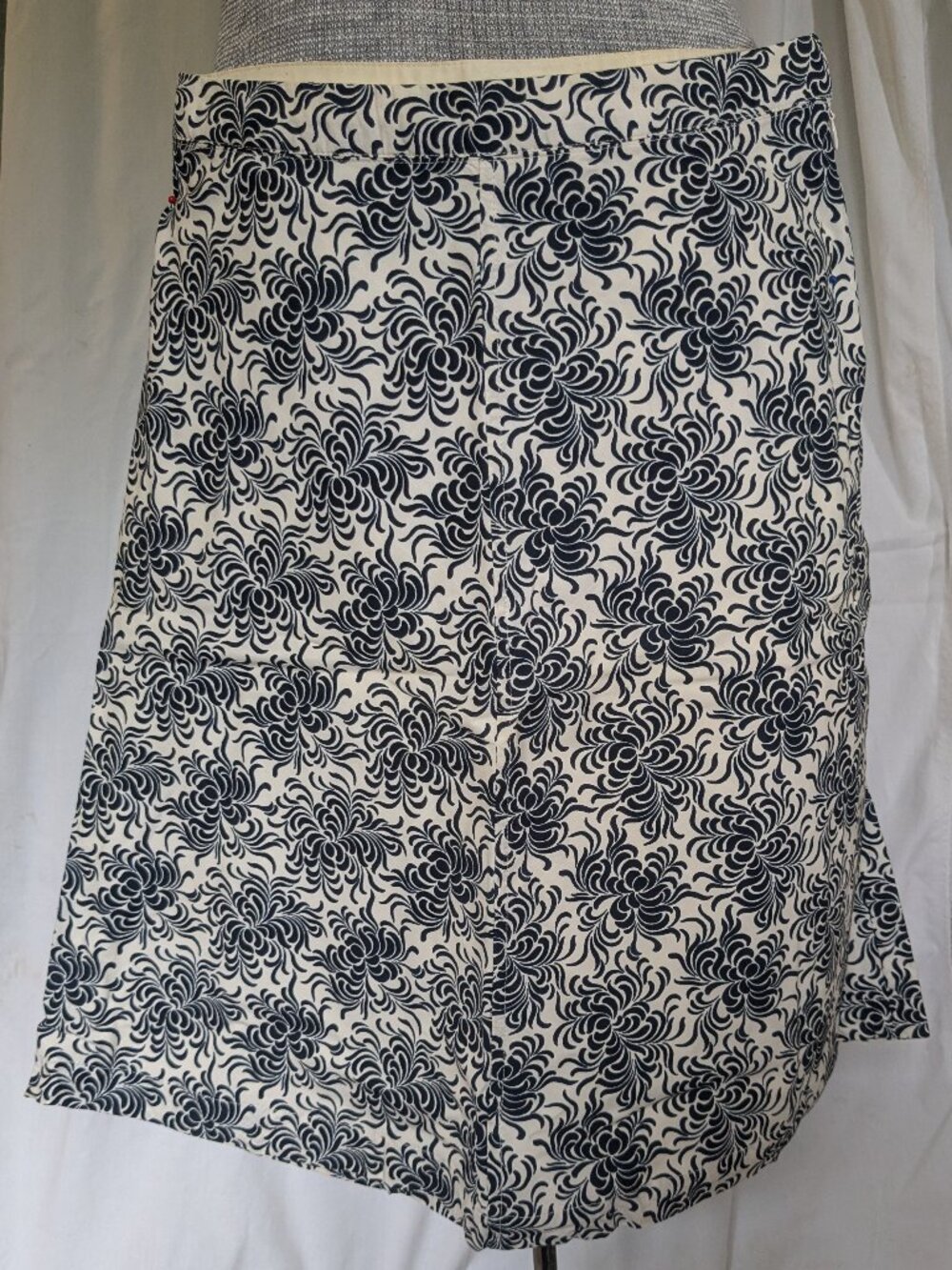 GAP cotton cream & black floral skirt size 1